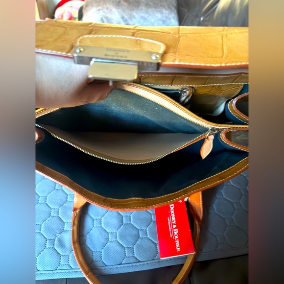 NWT Dooney & Bourke lock handbag - Picture 6 of 6